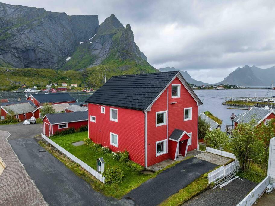 Reine Front View - Mountain & Seaview Villa Exterior photo